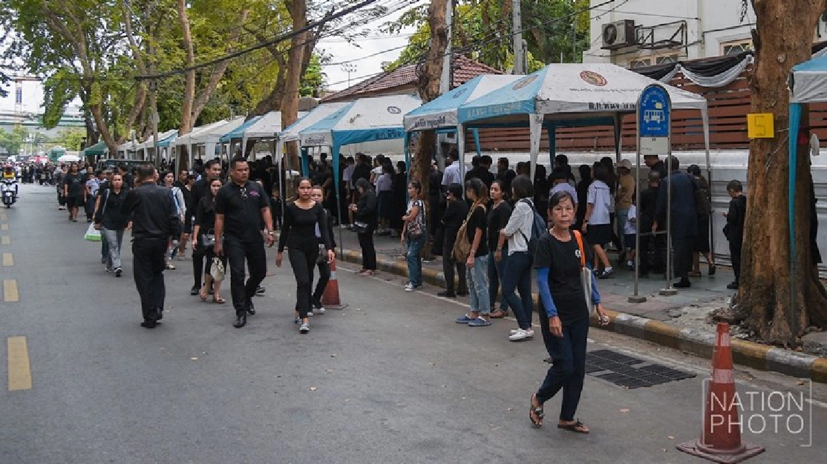ปชช.หลั่งไหลถวายอาลัยในหลวง ร.9 ปชช.หลั่งไหลถวายอาลัยในหลวง ร.9