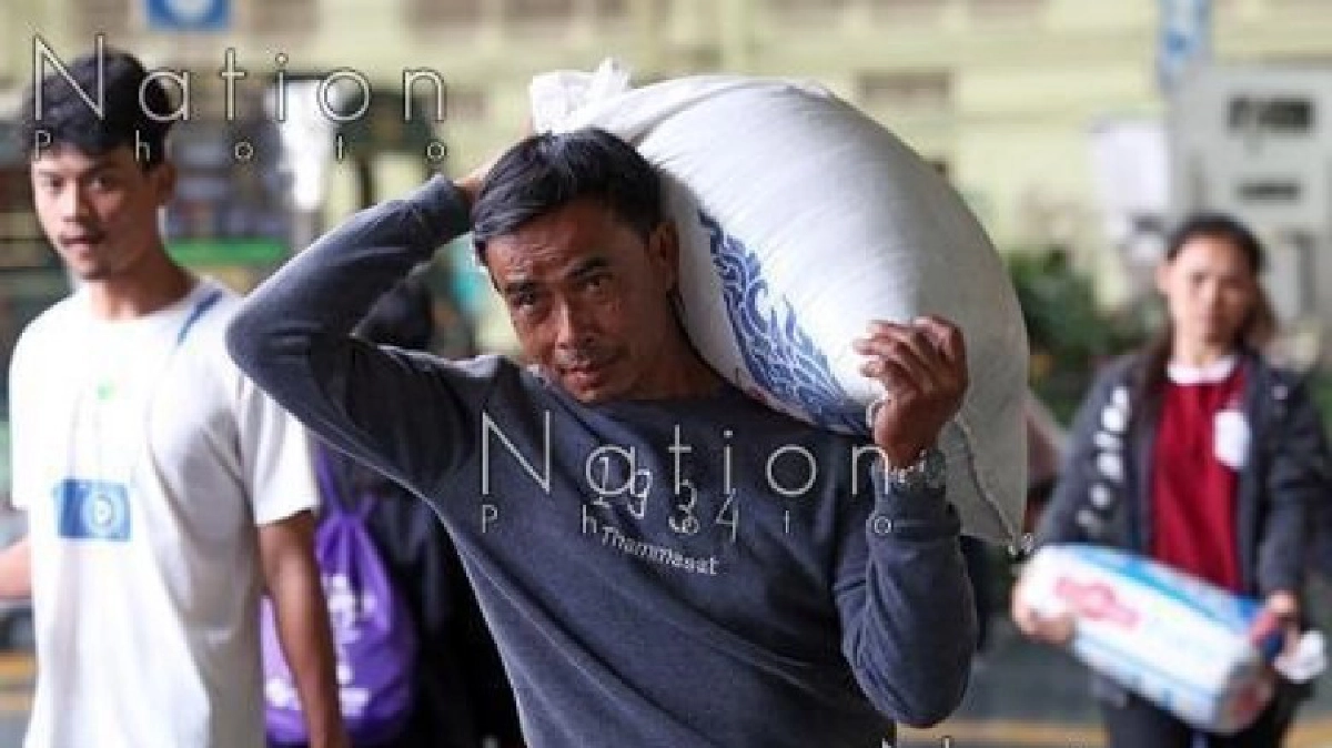 ประชาชนแห่กลับ กทม.หัวลำโพง-หมอชิตแน่นขนัด ประชาชนแห่กลับ กทม.หัวลำโพง-หมอชิตแน่นขนัด