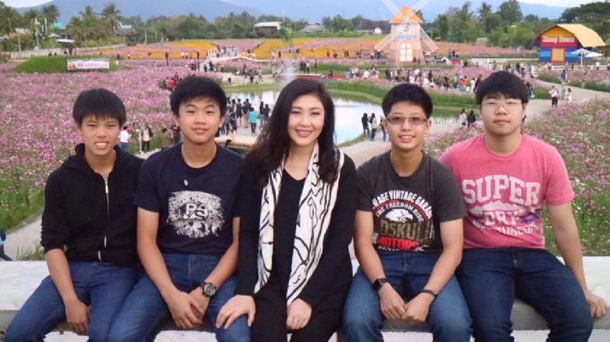 ยิ่งลักษณ์ พ้อ พาลูกเที่ยว โดนตำรวจตาม