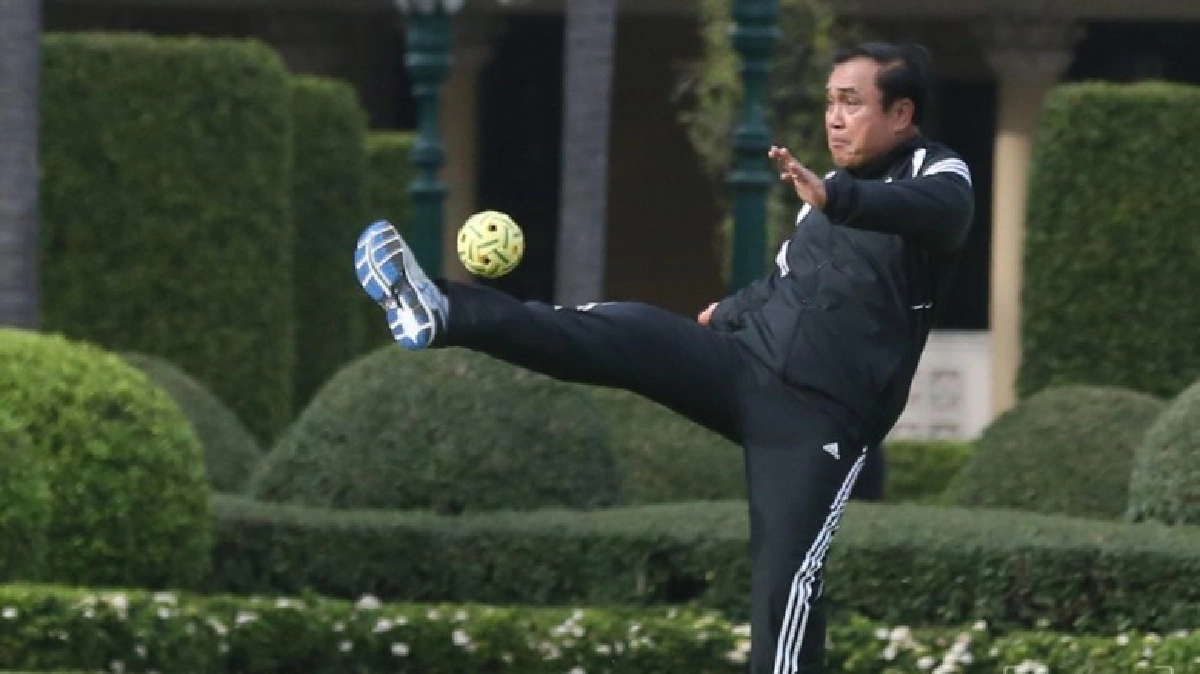 "บิ๊กตู่" เลี้ยงตะกร้ออย่างฟิต! รับปีใหม่ 60