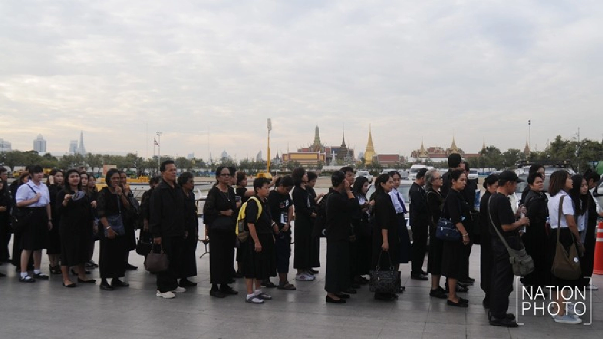 "ชาวบ้านโนนแดง" กราบพระบรมศพ บอกโชคดีรับปีใหม่ "ชาวบ้านโนนแดง" กราบพระบรมศพ บอกโชคดีรับปีใหม่