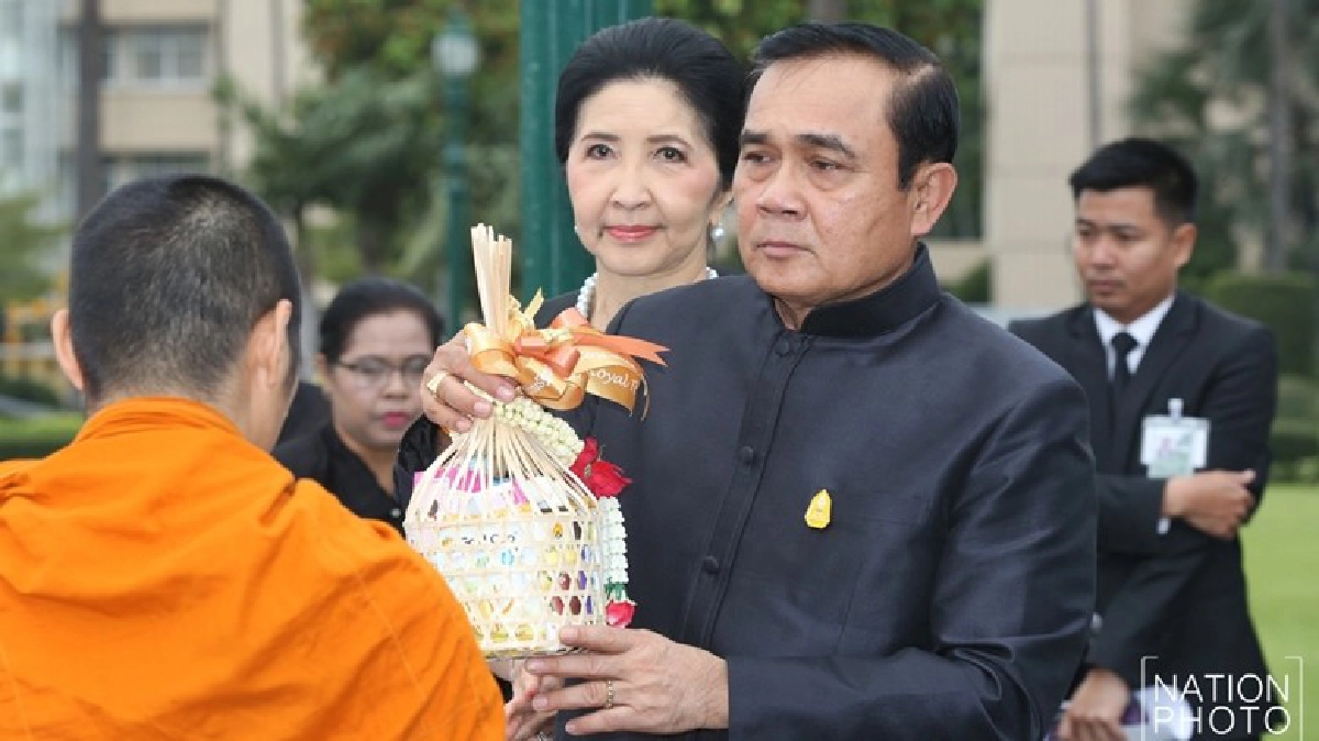 ‘นายกฯ’นำครม.-ขรก.ทำเนียบฯทำบุญปีใหม่