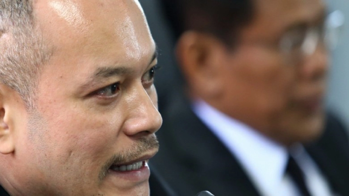 "ณัฐวุฒิ" รุดพบ "อธิบดีกรมราชทัณฑ์" ทวงถามอาการ "ตู่" "ณัฐวุฒิ" รุดพบ "อธิบดีกรมราชทัณฑ์" ทวงถามอาการ "ตู่"