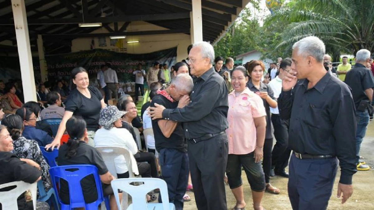 "สุเทพ-“กปปส.”ลงพื้นที่ช่วยน้ำท่วม