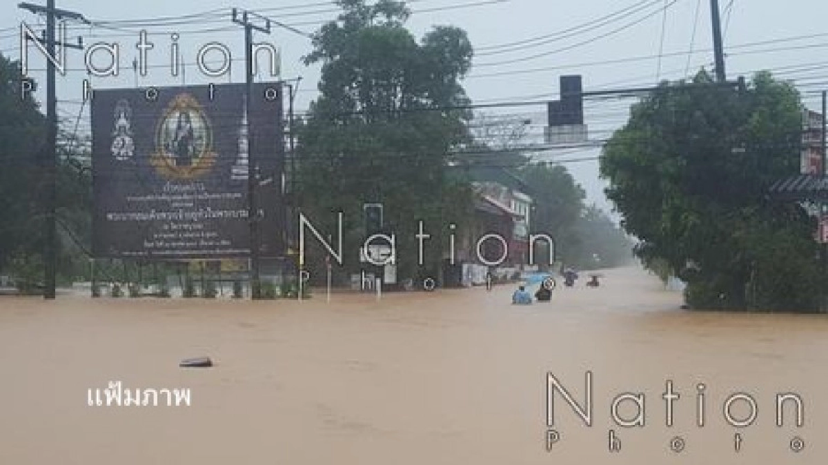 บางสะพานอ่วม! น้ำป่าทะลักเข้าท่วม