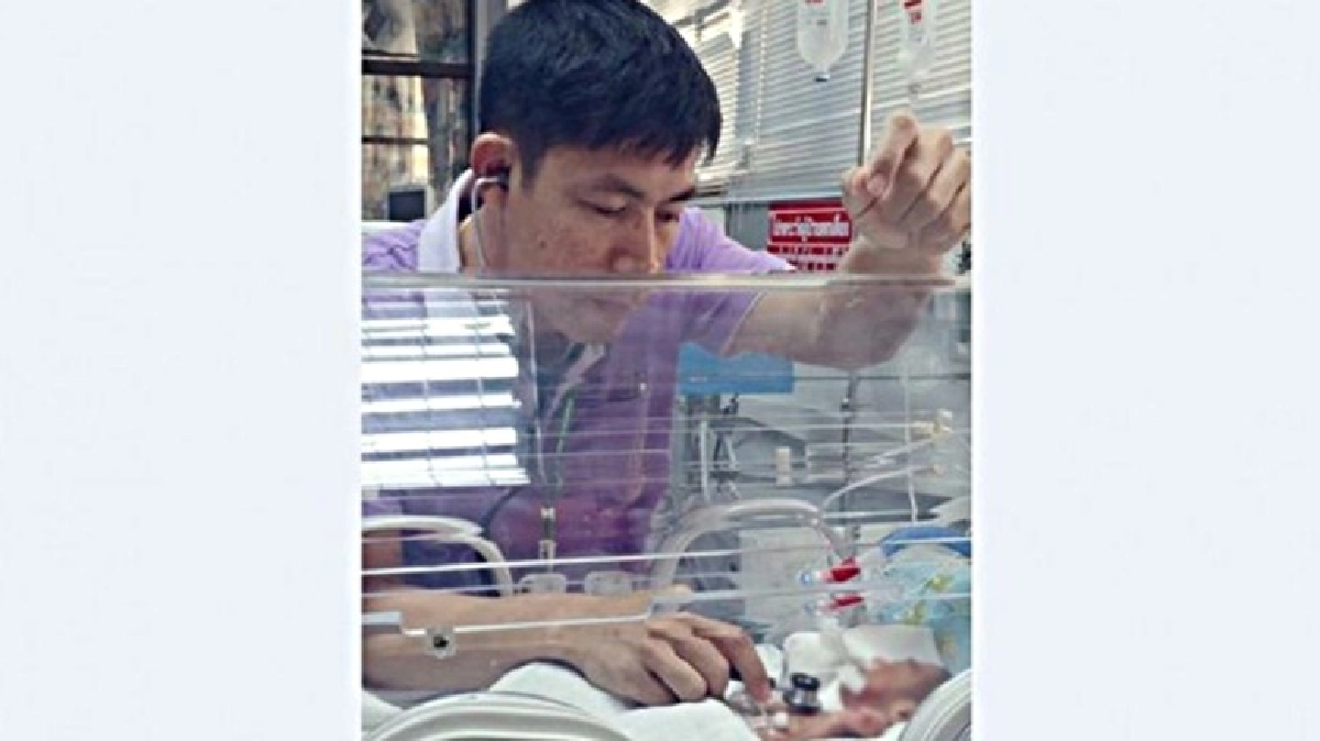 หมอ รพ.แม่สอด ช่วยชีวิตทารกแรกคลอด บอก "เรื่องเงินไว้ทีหลัง" หมอ รพ.แม่สอด ช่วยชีวิตทารกแรกคลอด บอก "เรื่องเงินไว้ทีหลัง"