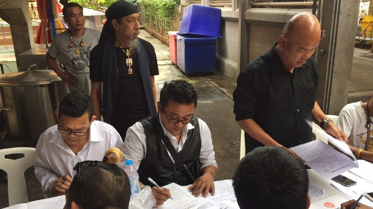 30 ศิลปินตลกเตรียมบวชถวายเป็นพระราชกุศลในหลวงรัชกาลที่ 9 30 ศิลปินตลกเตรียมบวชถวายเป็นพระราชกุศลในหลวงรัชกาลที่ 9