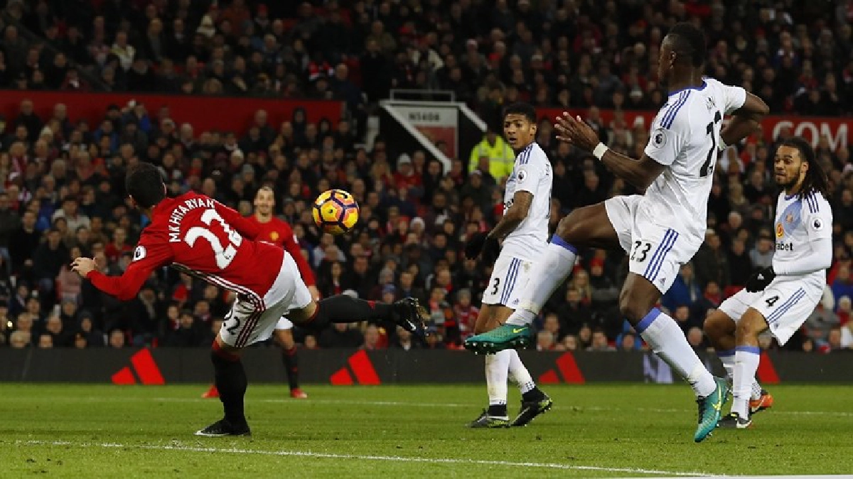 Whose scorpion kick goal was better?