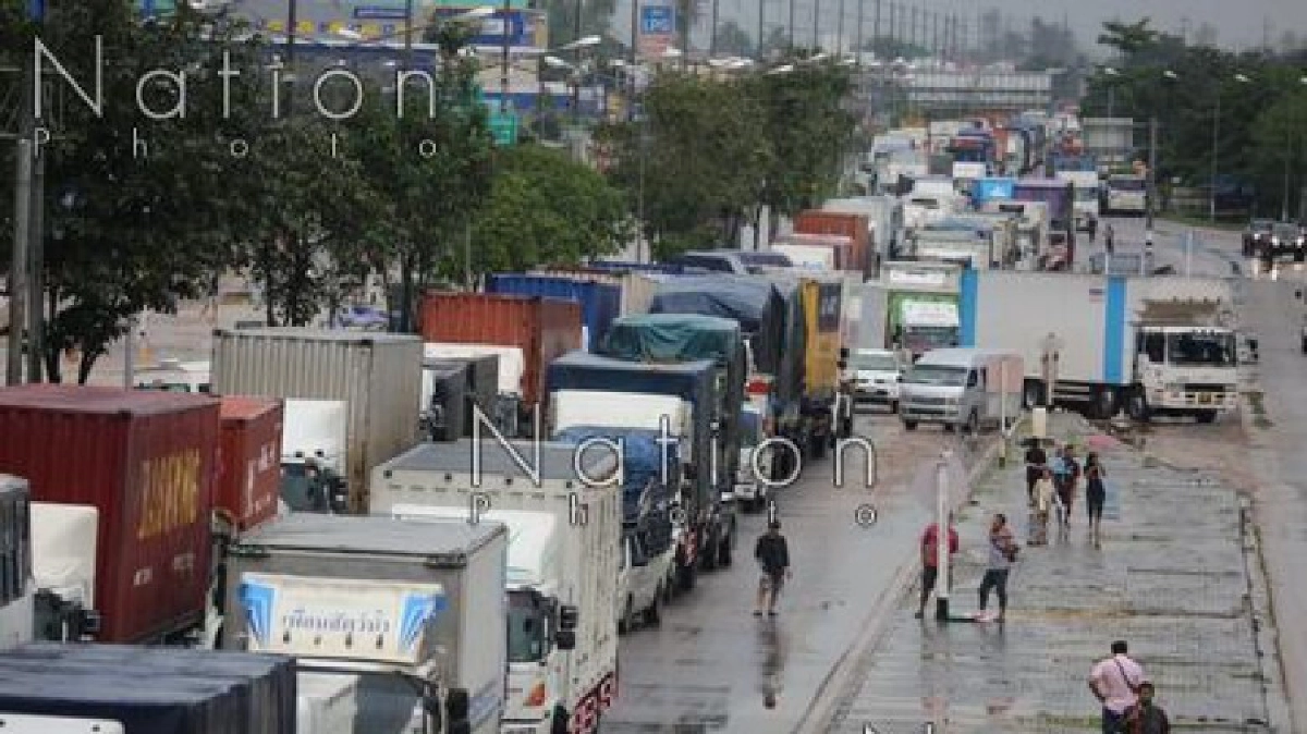 เพชรเกษมช่วงบางสะพานลงใต้อัมพาต-รถผ่านไม่ได้ตกค้างอื้อ เพชรเกษมช่วงบางสะพานลงใต้อัมพาต-รถผ่านไม่ได้ตกค้างอื้อ