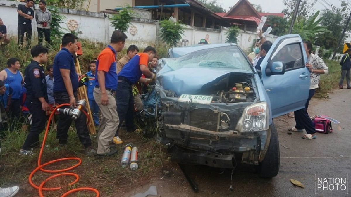 กระบะชนรถพ่วง ดับ 1 เจ็บ 2 กระบะชนรถพ่วง ดับ 1 เจ็บ 2