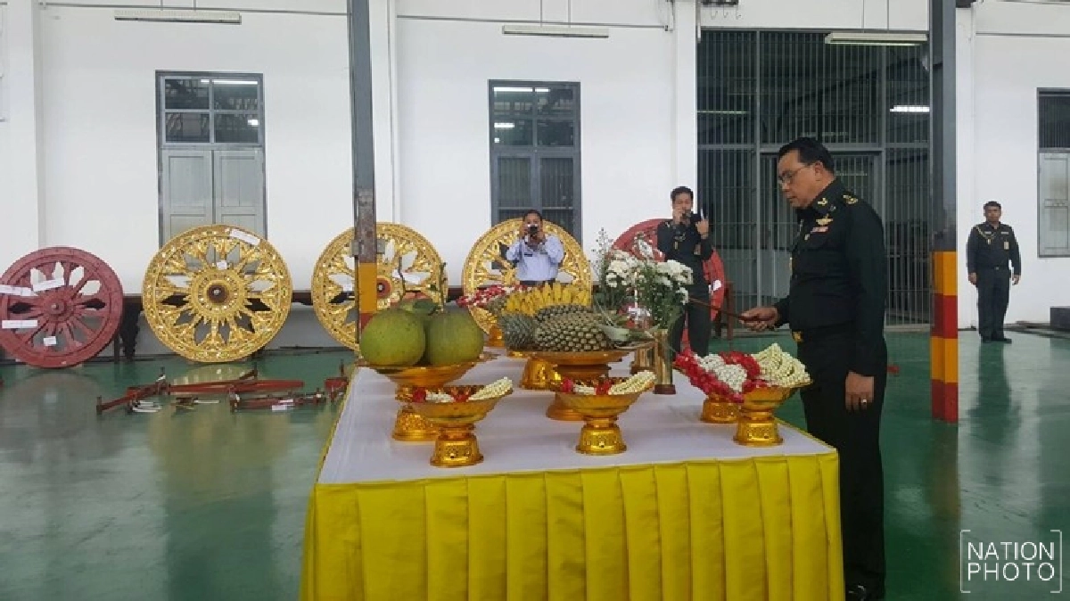 บวงสรวงขอขมาราชรถและคานหาม ก่อนบูรณะ บวงสรวงขอขมาราชรถและคานหาม ก่อนบูรณะ