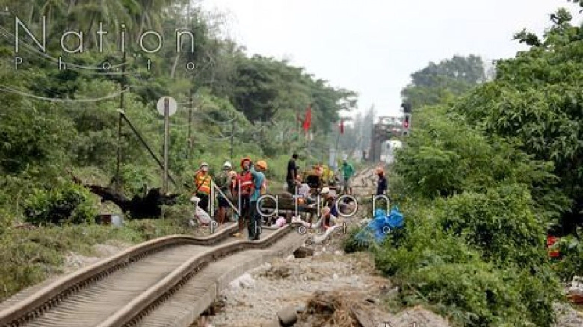 รฟท.เร่งซ่อมรางรถไฟบางสะพานโค้งงอ