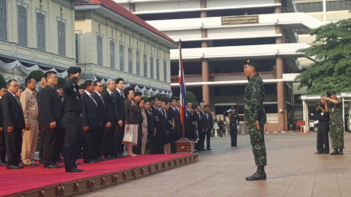 "ผบ.ทบ."ปล่อยคาราวานรถบรรทุกช่วยชาวใต้