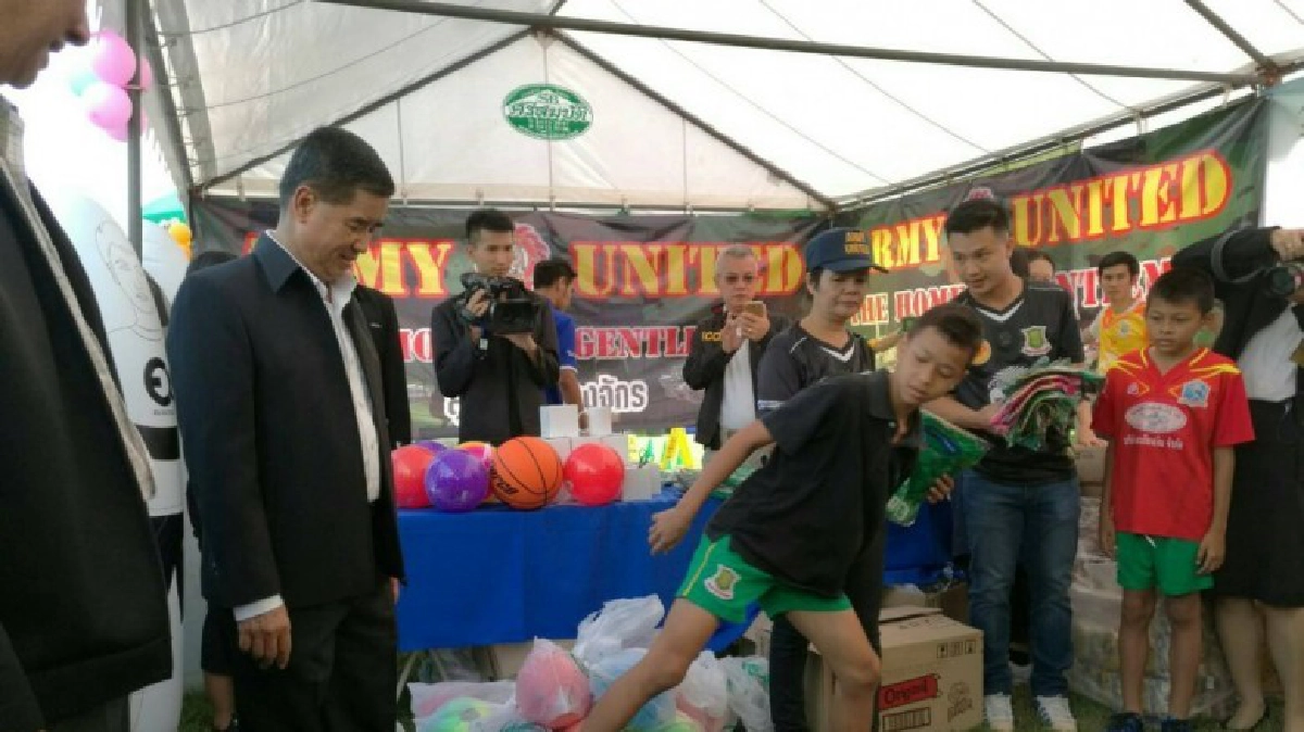 ผบ.ทบ.ฝากเด็กประพฤติตัวดี-ขยันเรียน 