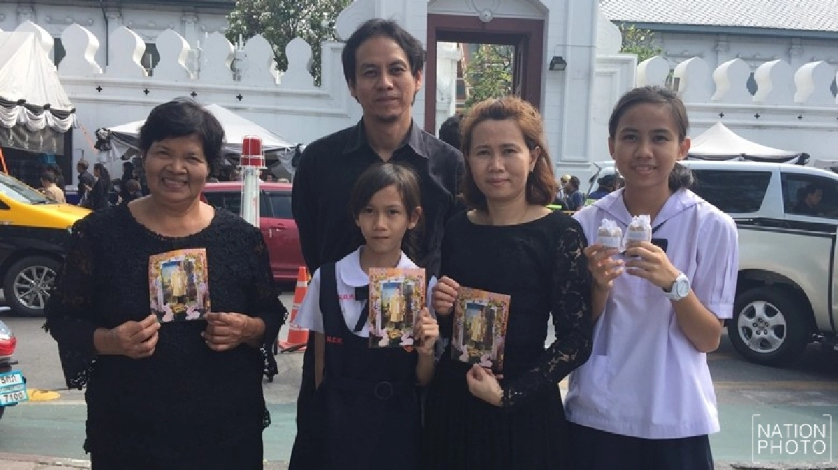 "วันเด็ก" ผู้ปกครองพาลูกหลานมากราบพระบรมศพล้นหลาม "วันเด็ก" ผู้ปกครองพาลูกหลานมากราบพระบรมศพล้นหลาม