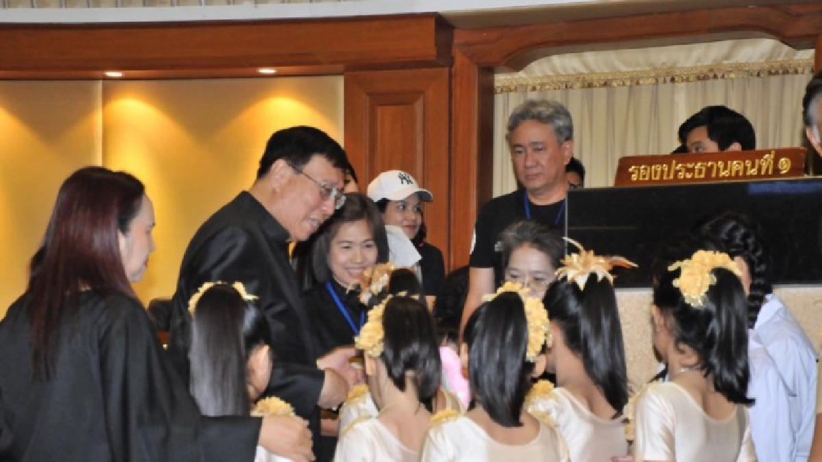 "พรเพชร"ชี้เด็กเป็นพลังสำคัญของชาติ