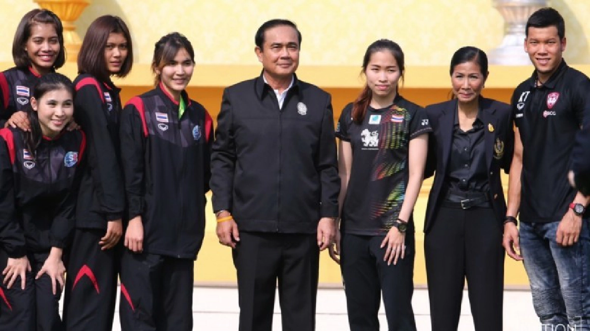 "บิ๊กตู่" แนะ เด็กๆ ให้รู้จักไตร่ตรอง 