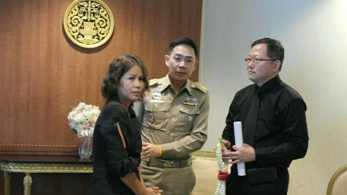 "ครูจอมทรัพย์" พร้อมขึ้นศาลรื้อคดีพรุ่งนี้ "ครูจอมทรัพย์" พร้อมขึ้นศาลรื้อคดีพรุ่งนี้