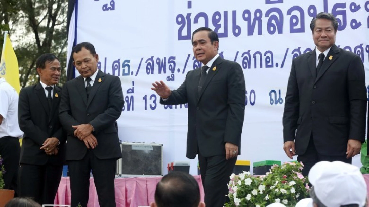  "ป๋าเปรม"  มอบ 1 ล้านช่วยน้ำท่วม