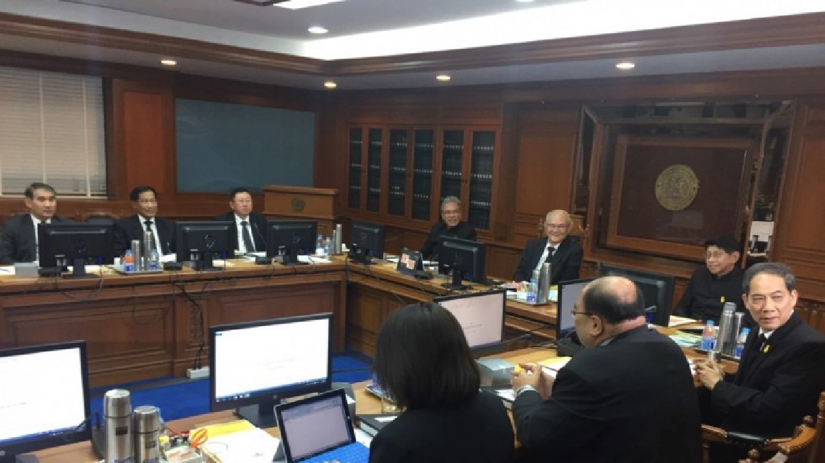 "มีชัย" นั่งหัวโต๊ะคุมแก้ร่างรธน.