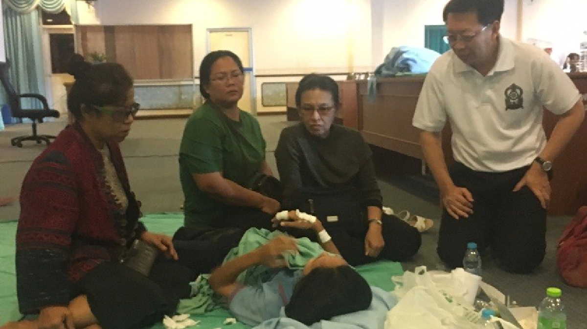 ศธ.ลงพื้นที่เยี่ยม นร.-ครู อุบัติเหตุรถบัสทัศนศึกษาพลิกคว่ำ ศธ.ลงพื้นที่เยี่ยม นร.-ครู อุบัติเหตุรถบัสทัศนศึกษาพลิกคว่ำ