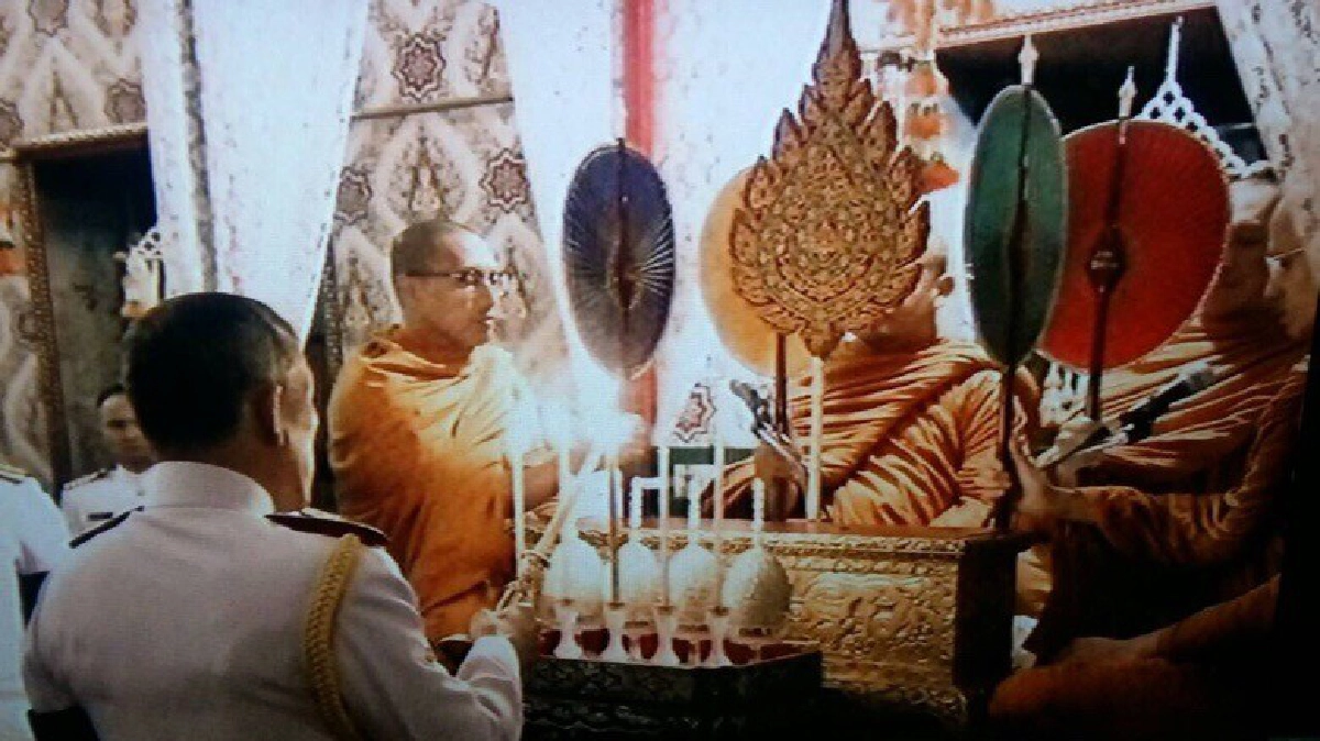 สมเด็จพระเจ้าอยู่หัว เสด็จฯ ทรงบำเพ็ญพระราชกุศลพระบรมศพ 