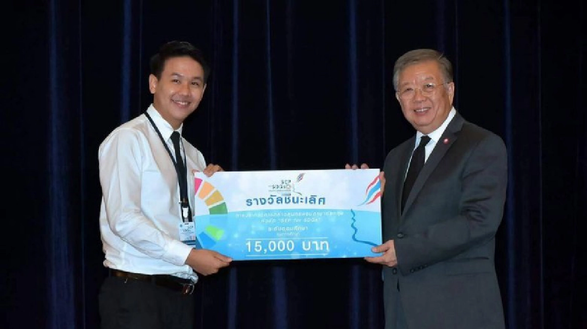 "นิสิตนิเทศ จุฬาฯ คว้ารางวัลชนะเลิศสุนทรพจน์ "นิสิตนิเทศ จุฬาฯ คว้ารางวัลชนะเลิศสุนทรพจน์
