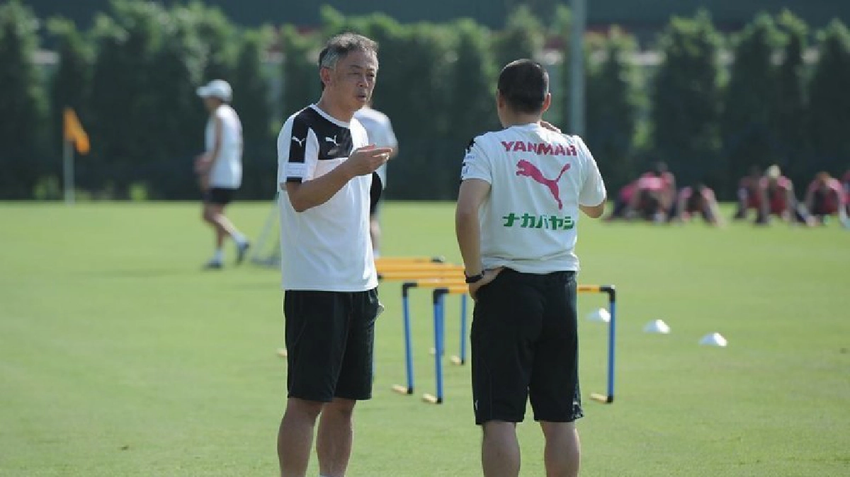  ผอ.เซเรโซ่ ชมสนามซ้อม บีจี เจ๋ง ห่างไกลสิ่งยั่วยุมีสมาธิดี