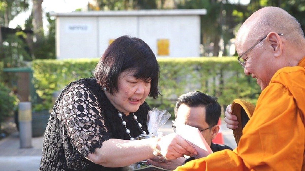 มาดามลิลลี่มีเรื่องมาเหลา