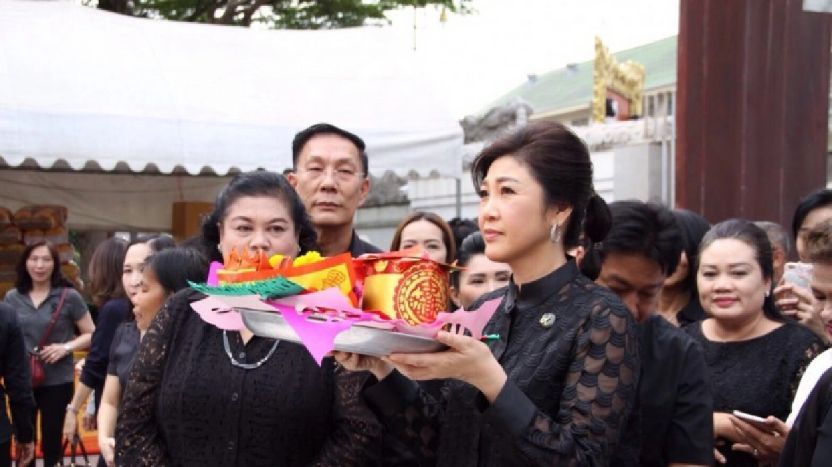 "ยิ่งลักษณ์"ทำบุญปีใหม่-ตรุษจีนวัดเล่งเน่ยยี่ "ยิ่งลักษณ์"ทำบุญปีใหม่-ตรุษจีนวัดเล่งเน่ยยี่