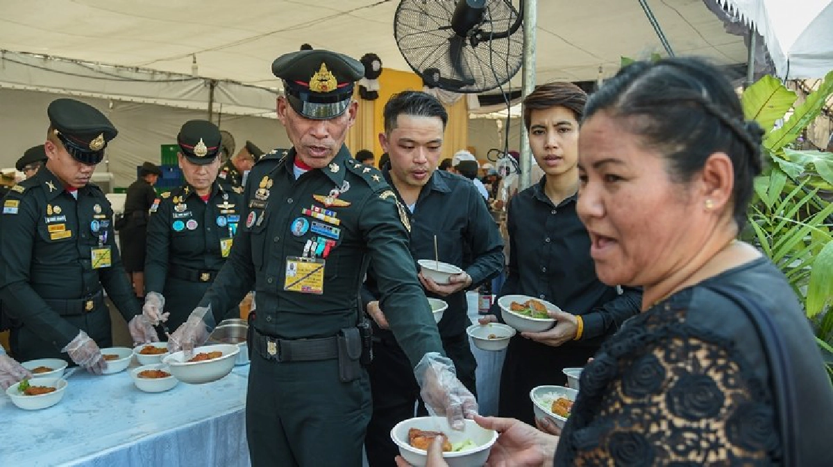 อาหารพระราชทานจาก "สมเด็จพระเจ้าอยู่หัว" 
