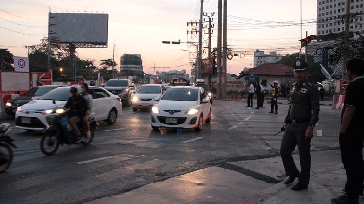 ระดม“ตร.”อำนวยการจราจรแยกรัชโยธิน ระดม“ตร.”อำนวยการจราจรแยกรัชโยธิน