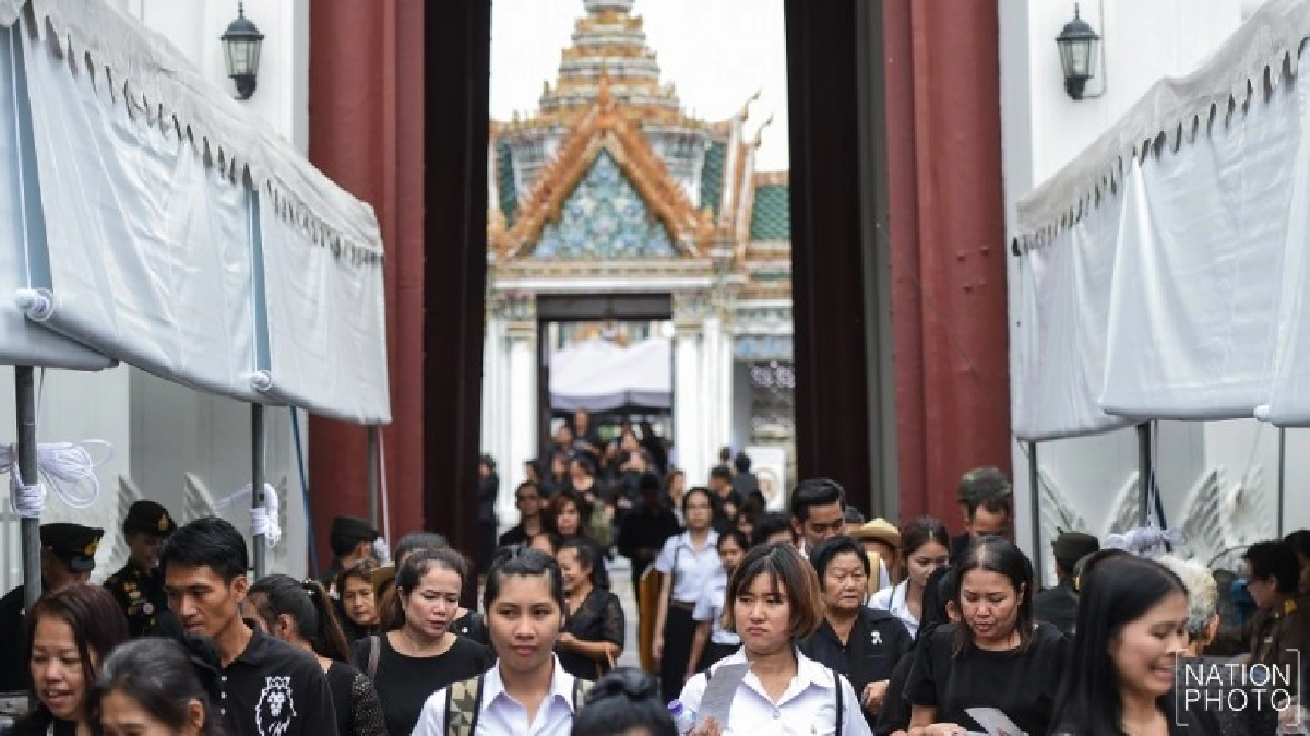 ทรงมีพระมหากรุณาธิคุณแก่คนไทยอย่างล้นพ้น ทรงมีพระมหากรุณาธิคุณแก่คนไทยอย่างล้นพ้น