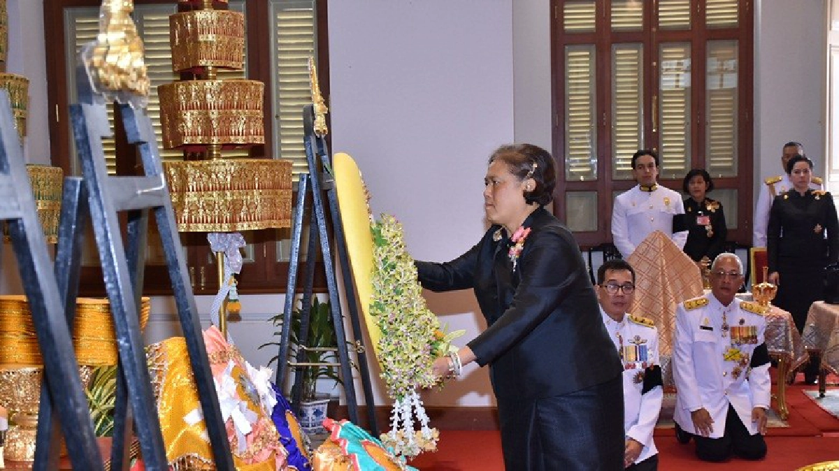 สมเด็จพระเจ้าอยู่หัว พระราชทานน้ำหลวงอาบศพ ขวัญแก้ว วัชโรทัย