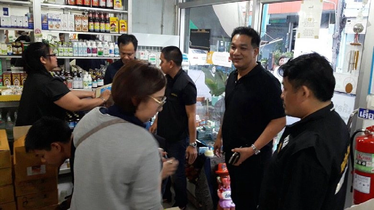 จับร้านขายยาแก้ปวด-แก้ไอขายโจ๋ผสมยาเสพติด จับร้านขายยาแก้ปวด-แก้ไอขายโจ๋ผสมยาเสพติด