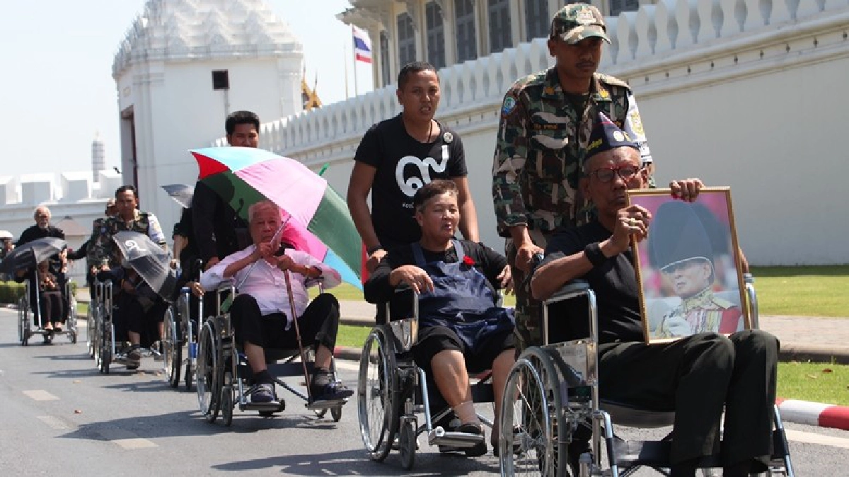 กว่า 4 ล้านคน น้อมถวายสักการะพระบรมศพ กว่า 4 ล้านคน น้อมถวายสักการะพระบรมศพ