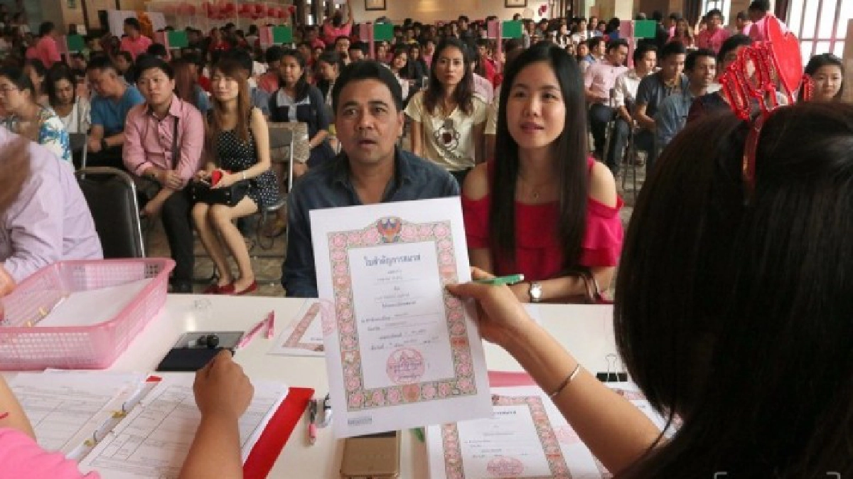 จดทะเบียนสมรสเขต"บางรัก"ลุ้นทะเบียนสมรสทองคำ จดทะเบียนสมรสเขต"บางรัก"ลุ้นทะเบียนสมรสทองคำ