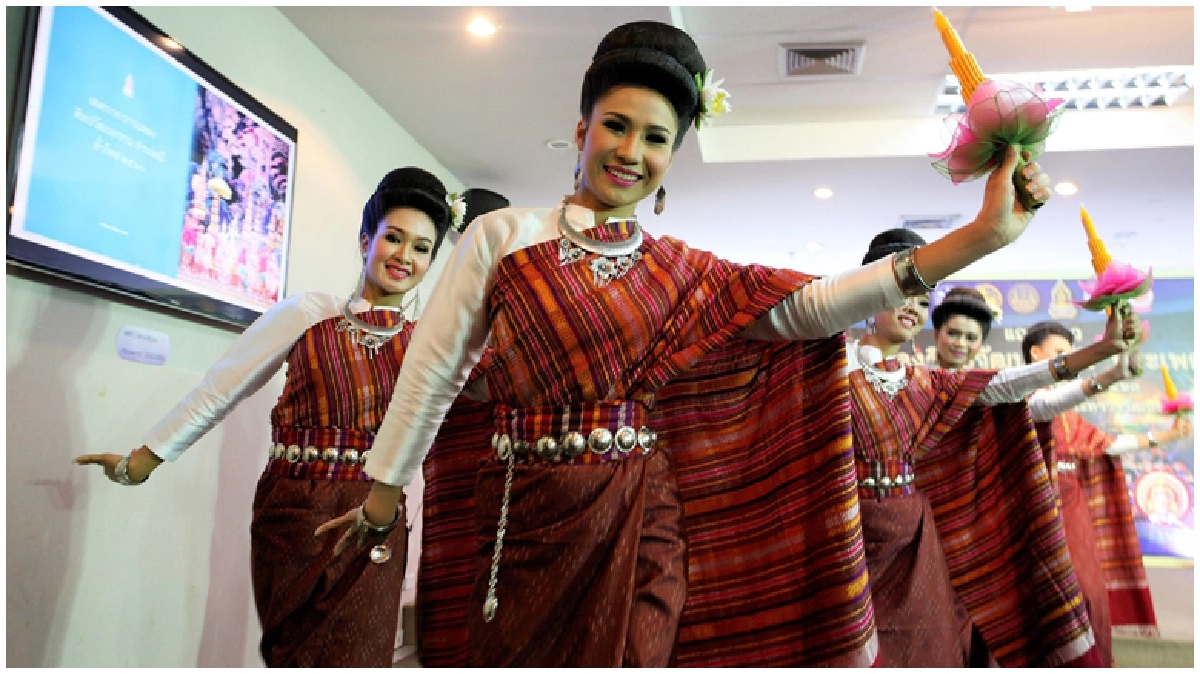 100 ปี ประเพณีแห่เทียนพรรษา“อุบลราชธานี”