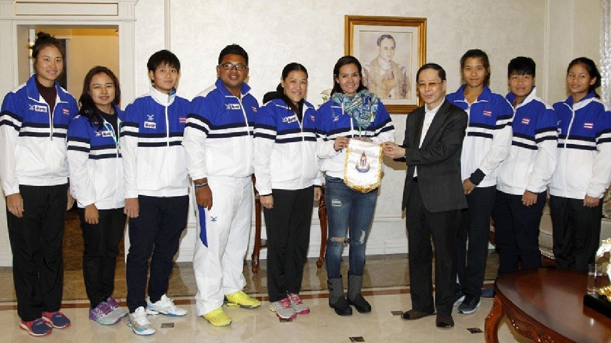 "ฑูตไทย" เลี้ยงอาหารทีมเทนนิสไทย ก่อนบู๊ ศึกเฟดคัพ 