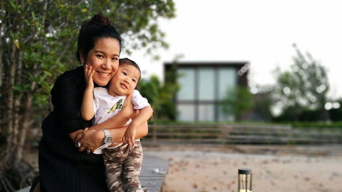 มาดามลิลลี่มีเรื่องดีมาเล่า มาดามลิลลี่มีเรื่องดีมาเล่า