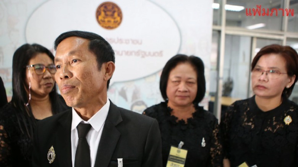 ครูจอมทรัพย์ ถึงศาลฟังสืบพยานวันที่สอง ครูจอมทรัพย์ ถึงศาลฟังสืบพยานวันที่สอง