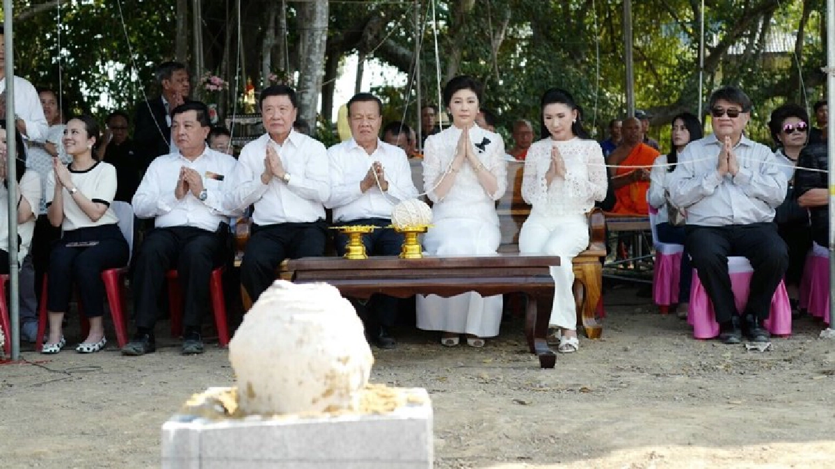 “ยิ่งลักษณ์” เททองหล่อพระ จ.อ่างทอง “ยิ่งลักษณ์” เททองหล่อพระ จ.อ่างทอง