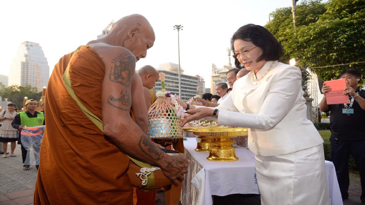 รองผู้ว่าฯกทม.นำปชช.ทำบุญในวันมาฆบูชา รองผู้ว่าฯกทม.นำปชช.ทำบุญในวันมาฆบูชา