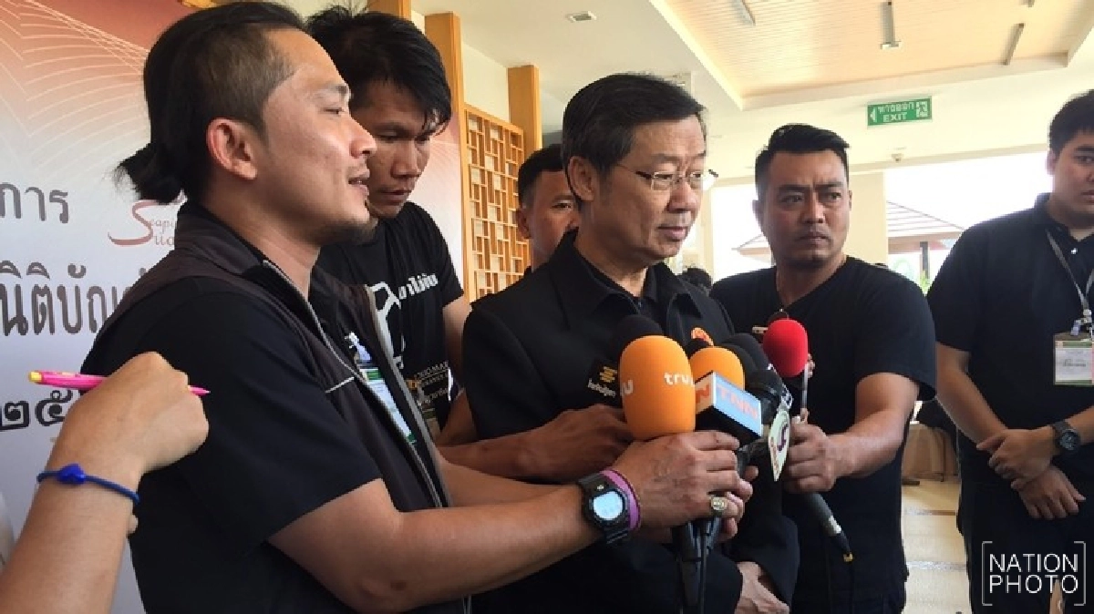 “สุรชัย”เผย เตรียมยุบวิป 3 ฝ่าย เป็นกก. 4 คณะ “สุรชัย”เผย เตรียมยุบวิป 3 ฝ่าย เป็นกก. 4 คณะ