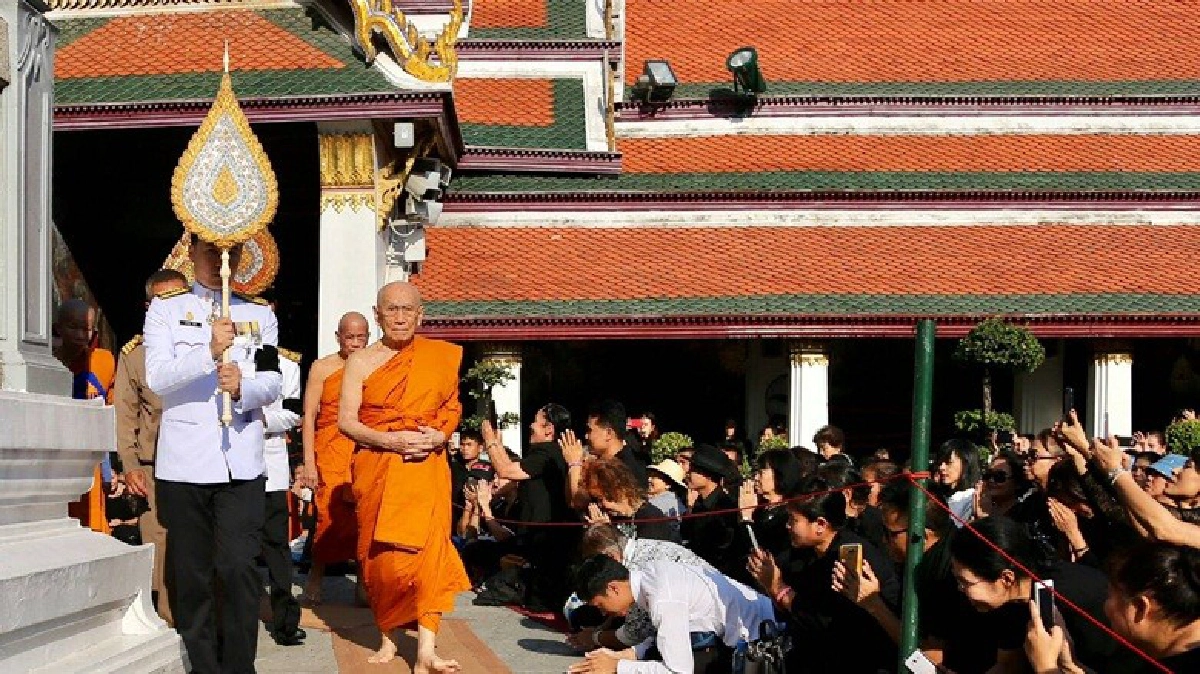 เสียงสาธุรับสมเด็จพระมหามุนีวงศ์ก้องวัดพระแก้ว เสียงสาธุรับสมเด็จพระมหามุนีวงศ์ก้องวัดพระแก้ว