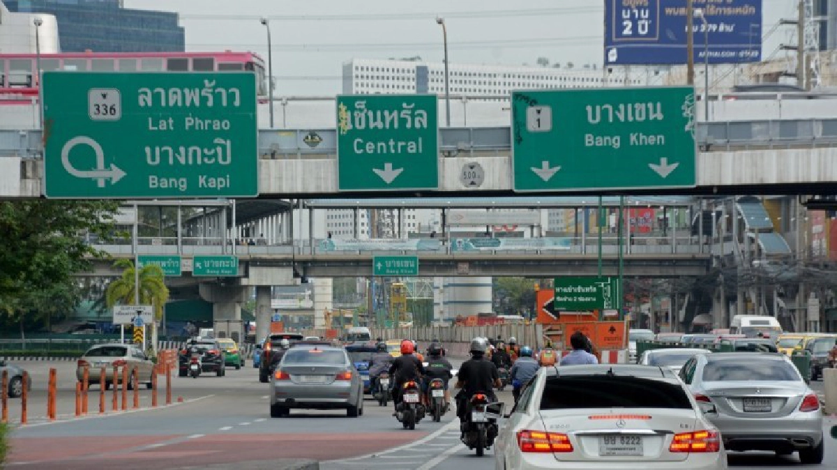ทดลองเปิดช่องทางพิเศษ5แยกลาดพร้าว