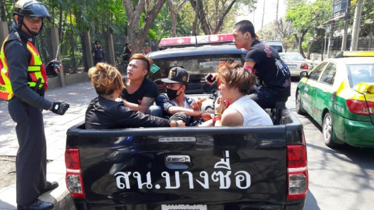 พม่ายกพวกไล่ฟันกันกลางตลาดนัดสวนจตุจักร พม่ายกพวกไล่ฟันกันกลางตลาดนัดสวนจตุจักร