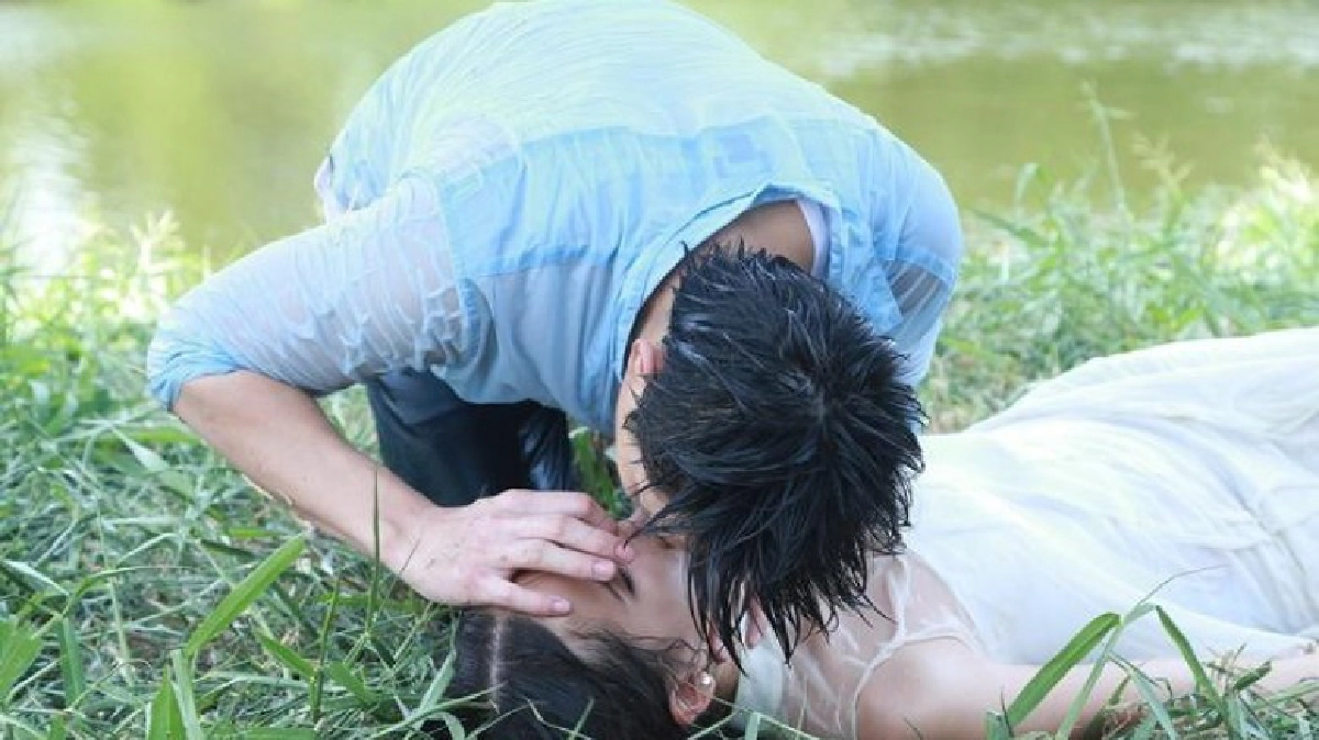 'หมาก' เม้าท์ทูเม้าท์ 'ญาญ่า' ผายปอดช่วยชีวิตใน 'คลื่นชีวิต' 'หมาก' เม้าท์ทูเม้าท์ 'ญาญ่า' ผายปอดช่วยชีวิตใน 'คลื่นชีวิต'
