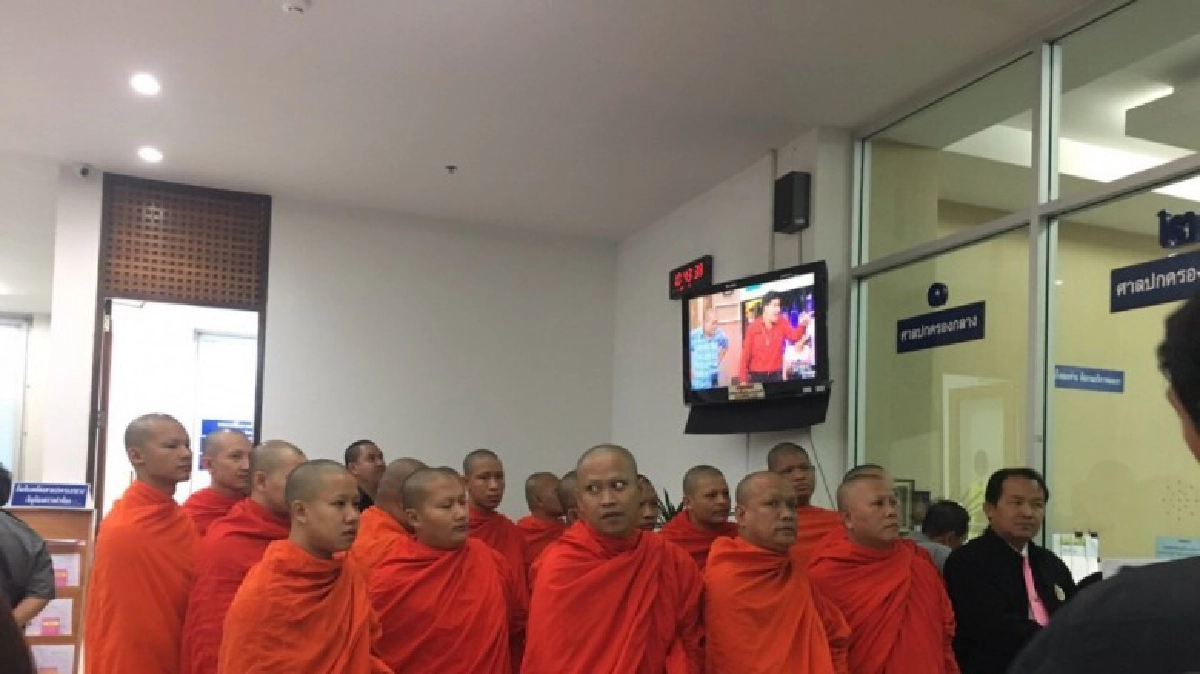 "อุบาสก อุบาสิกา"ฟ้องเจ้าอาวาสวัดลาดพร้าว "อุบาสก อุบาสิกา"ฟ้องเจ้าอาวาสวัดลาดพร้าว