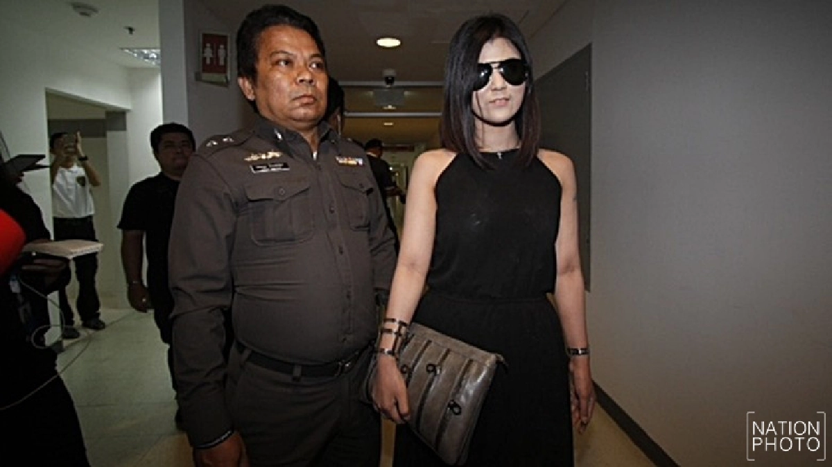 สาวโชว์หวิวพบตร.รับทราบข้อหา
